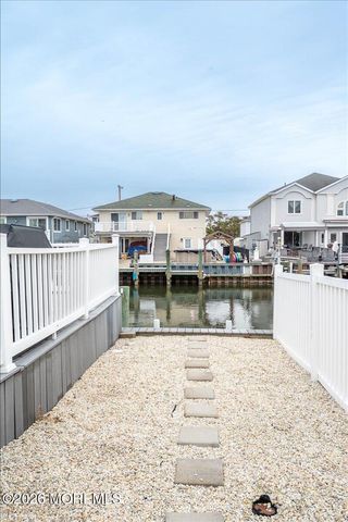 19 Crane Way, Toms River, NJ 08753