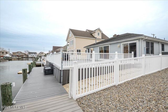 19 Crane Way, Toms River, NJ 08753