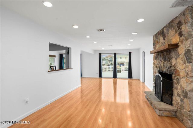 19 Crane Way, Toms River, NJ 08753