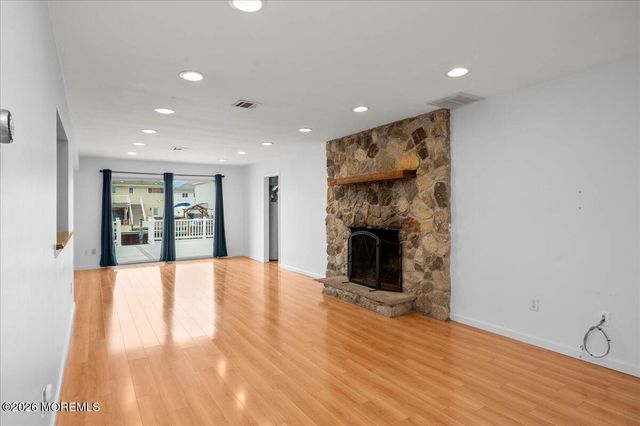 19 Crane Way, Toms River, NJ 08753