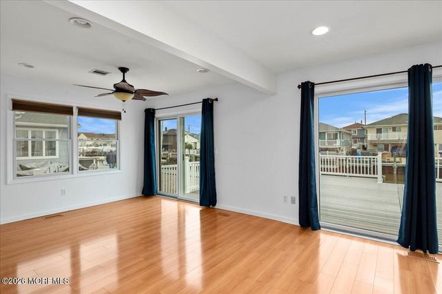 19 Crane Way, Toms River, NJ 08753