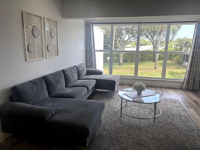 2825 SW 13th Street 204, Delray Beach, FL 33445
