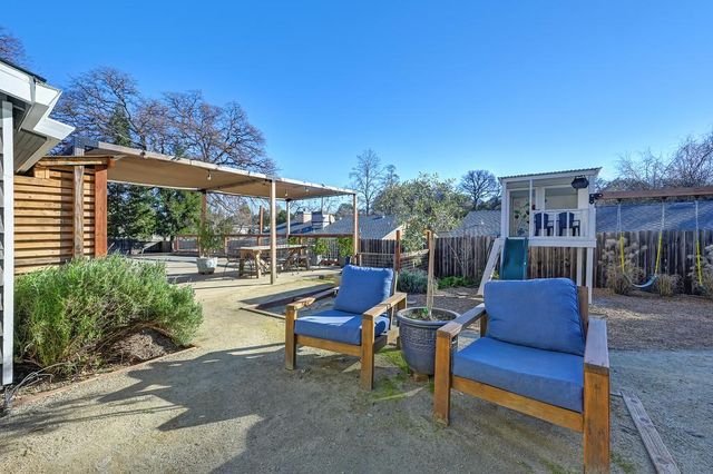 1345 Live Oak Ln, Auburn, CA 95603