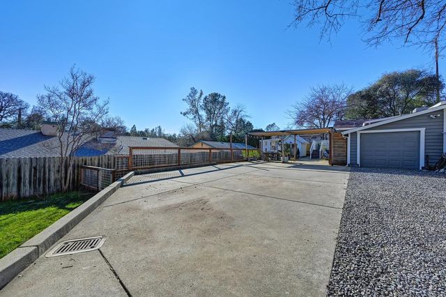 1345 Live Oak Ln, Auburn, CA 95603