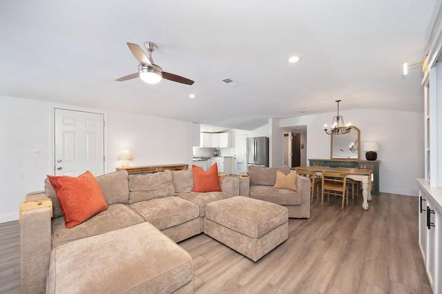 1345 Live Oak Ln, Auburn, CA 95603