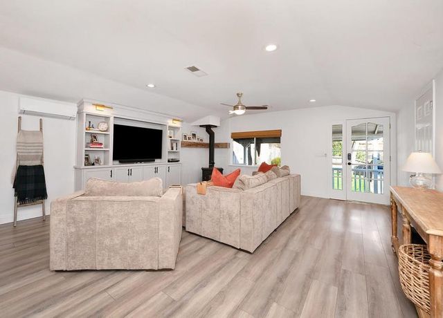 1345 Live Oak Ln, Auburn, CA 95603