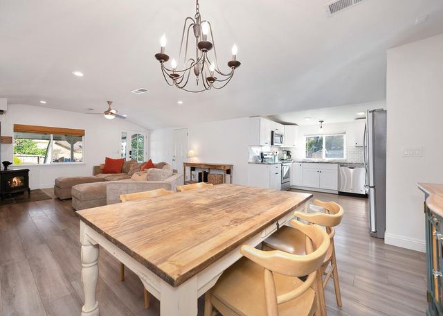 1345 Live Oak Ln, Auburn, CA 95603