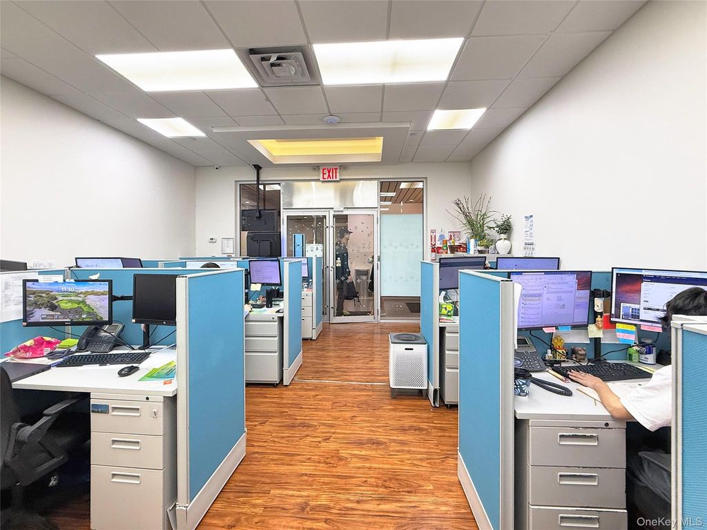 131-07 40th Road E08, Flushing, NY 11354 — photo 5