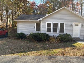 2 Jerry Lane 0, Granby, MA 01033