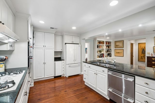 114 Live Oak Drive, Mount Pleasant, SC 29464