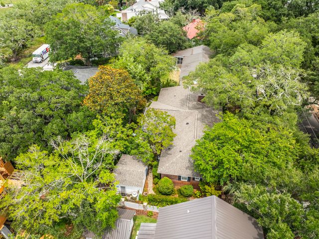 114 Live Oak Drive, Mount Pleasant, SC 29464