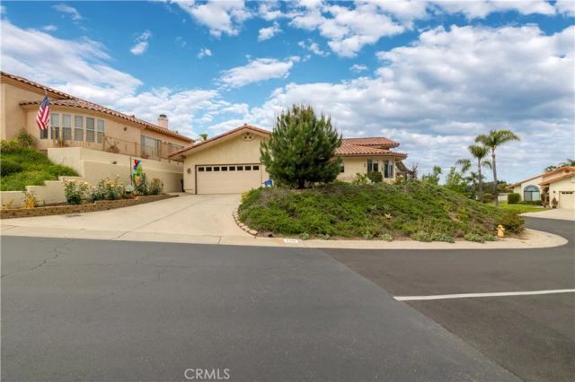 1113 Crescent Bend, Fallbrook, CA 92028