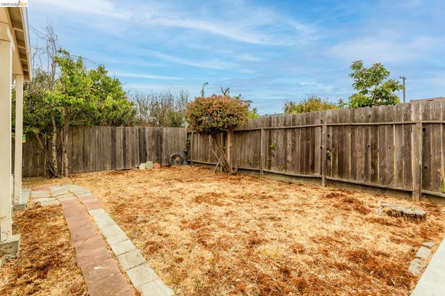 844 37Th St, Richmond, CA 94805