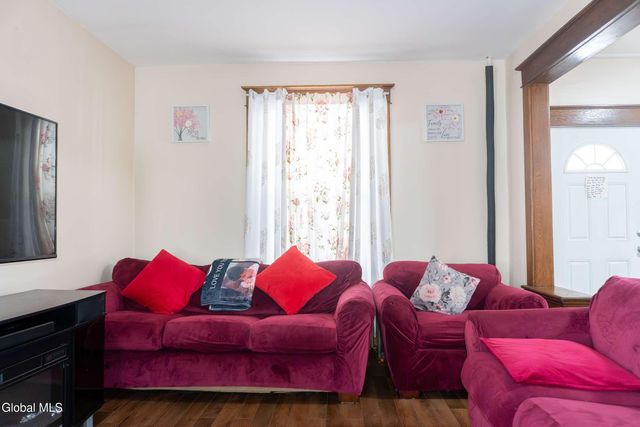 37 Chiswell Street, Schenectady, NY 12304