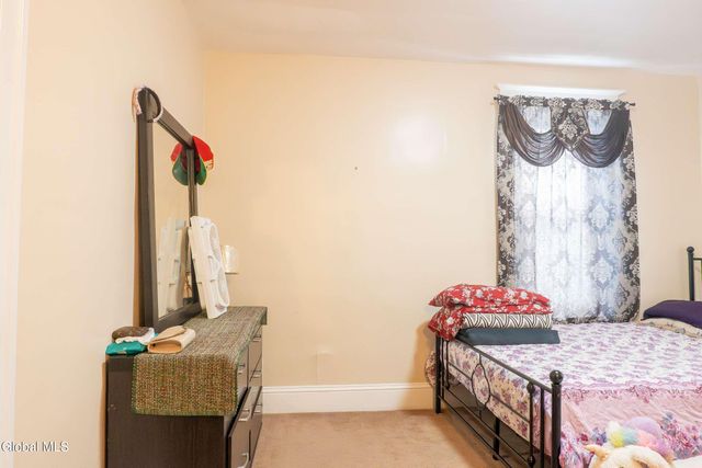 37 Chiswell Street, Schenectady, NY 12304