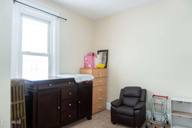 37 Chiswell Street, Schenectady, NY 12304