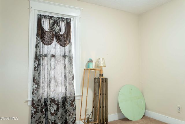 37 Chiswell Street, Schenectady, NY 12304