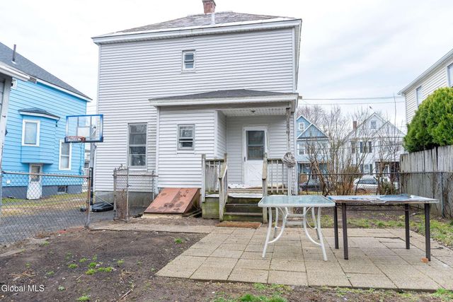 37 Chiswell Street, Schenectady, NY 12304