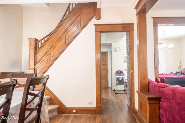 37 Chiswell Street, Schenectady, NY 12304