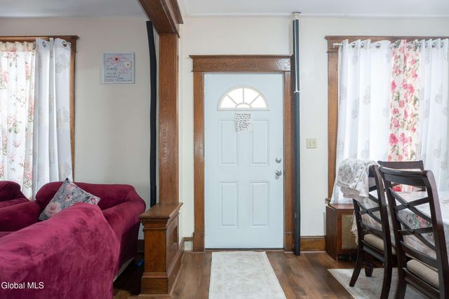 37 Chiswell Street, Schenectady, NY 12304