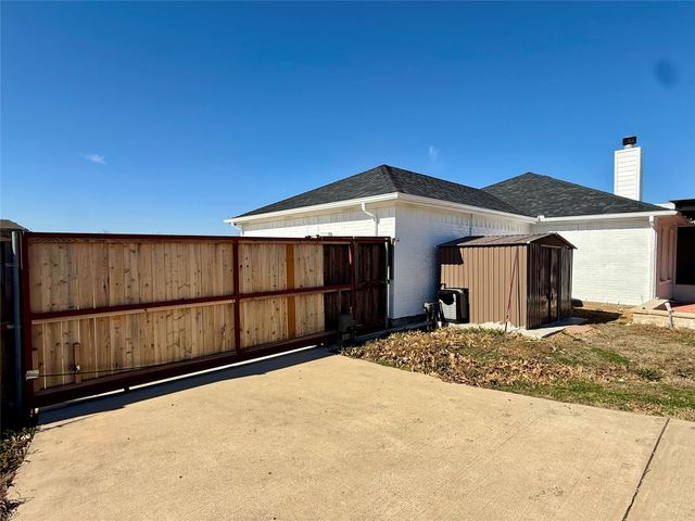 107 Dustin Drive, Fate, TX 75189