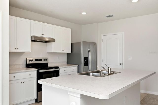 2725 DUMONT LANE, Tavares, FL 32778