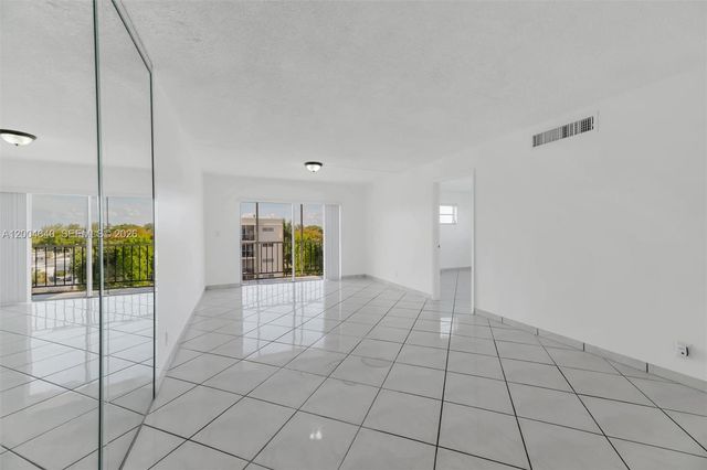 220 SW 9th Ave 501, Hallandale Beach, FL 33009