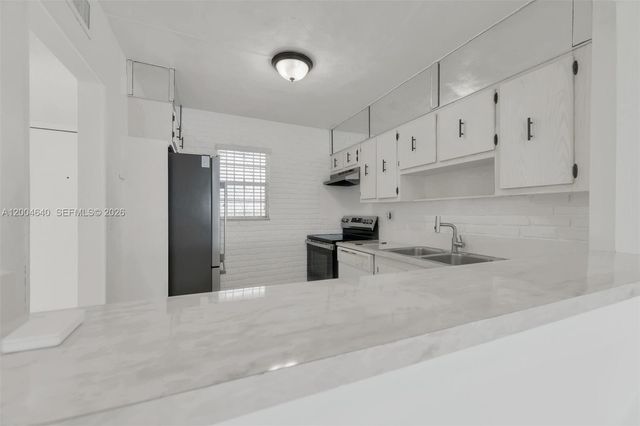 220 SW 9th Ave 501, Hallandale Beach, FL 33009