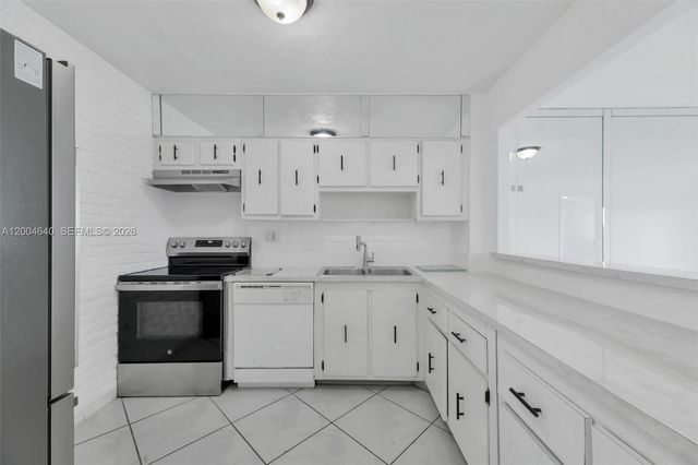 220 SW 9th Ave 501, Hallandale Beach, FL 33009