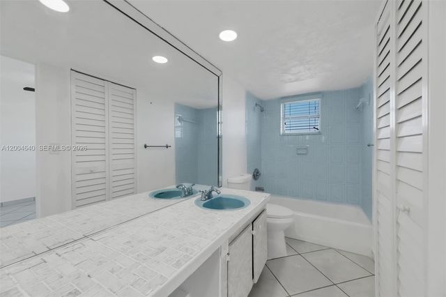 220 SW 9th Ave 501, Hallandale Beach, FL 33009