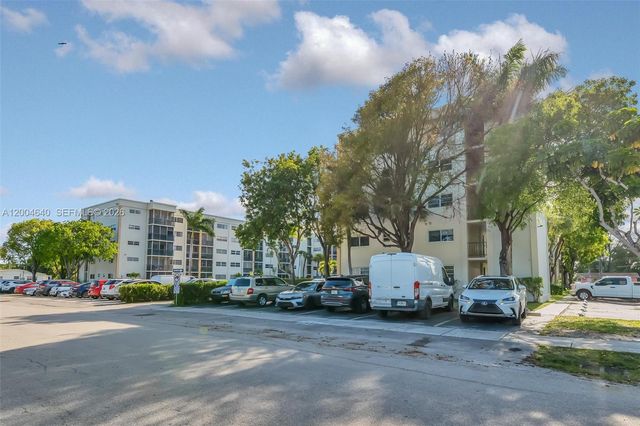 220 SW 9th Ave 501, Hallandale Beach, FL 33009
