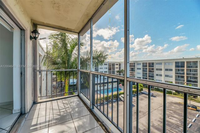 220 SW 9th Ave 501, Hallandale Beach, FL 33009