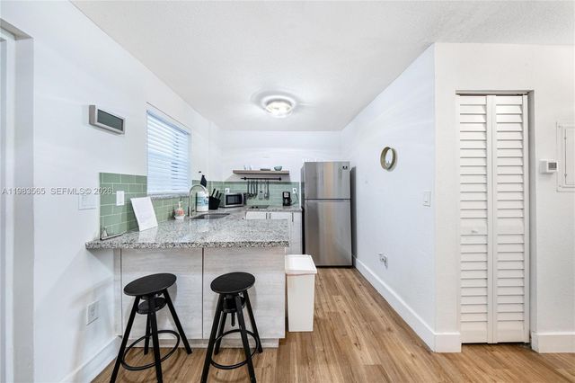 237 38th St 4, Miami Beach, FL 33140