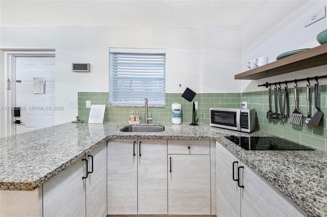 237 38th St 4, Miami Beach, FL 33140