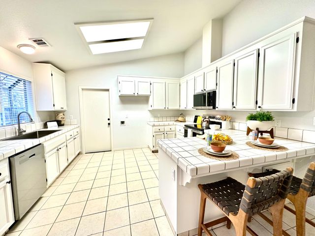 9656 Twin Creeks Ave, Stockton, CA 95219