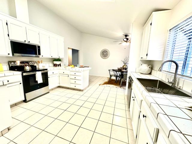 9656 Twin Creeks Ave, Stockton, CA 95219