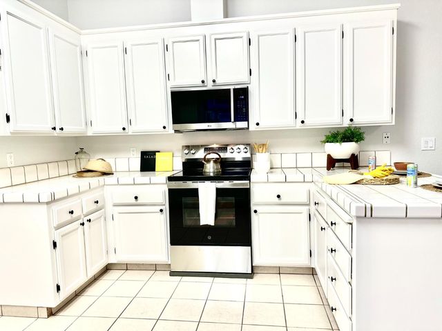 9656 Twin Creeks Ave, Stockton, CA 95219