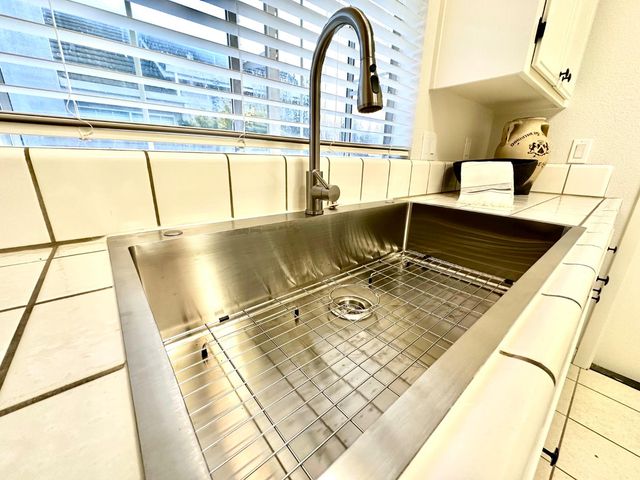 9656 Twin Creeks Ave, Stockton, CA 95219