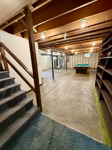 6834 Mercedes Lane, Demotte, IN 46310