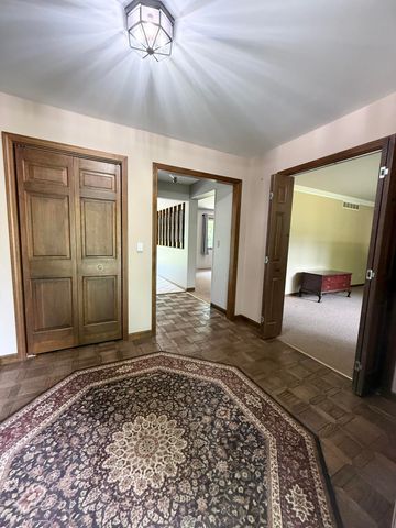 6834 Mercedes Lane, Demotte, IN 46310