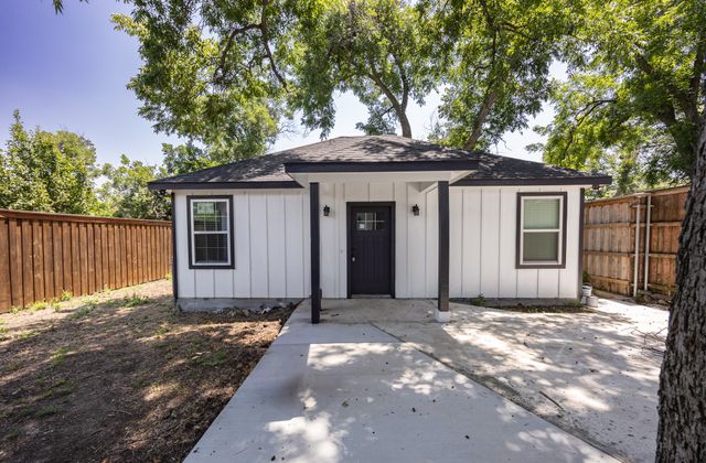 809 Haynes Avenue, Fort Worth, TX 76103