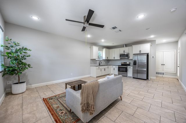 809 Haynes Avenue, Fort Worth, TX 76103