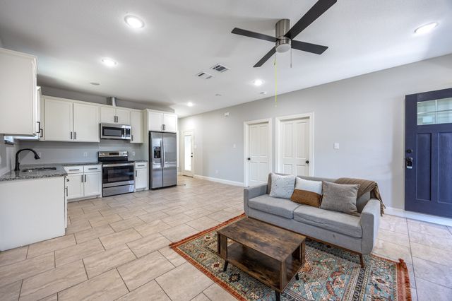 809 Haynes Avenue, Fort Worth, TX 76103