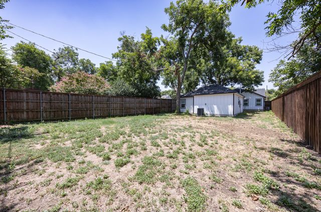 809 Haynes Avenue, Fort Worth, TX 76103