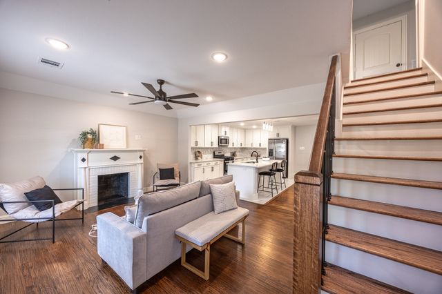 809 Haynes Avenue, Fort Worth, TX 76103