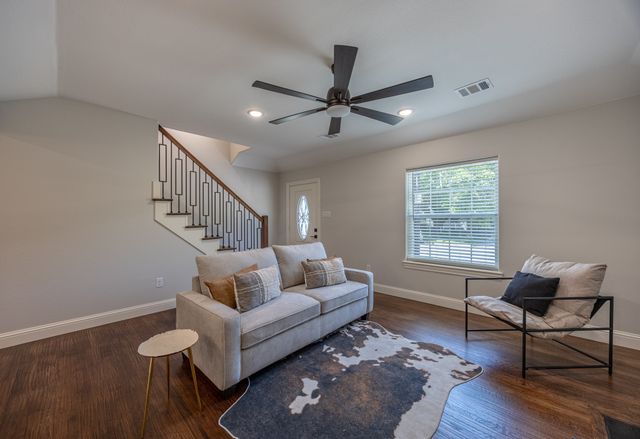 809 Haynes Avenue, Fort Worth, TX 76103