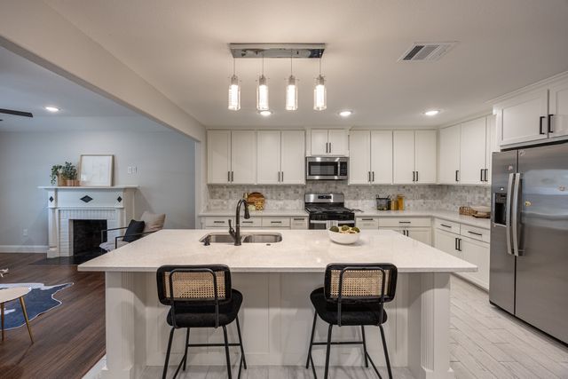 809 Haynes Avenue, Fort Worth, TX 76103