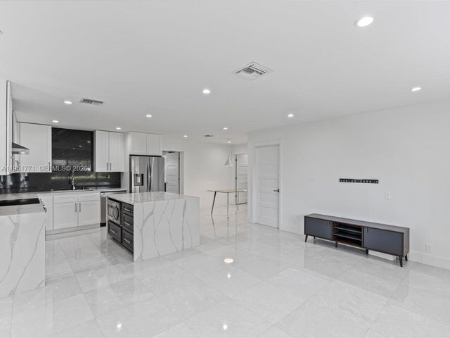 2014 N 31st Ct, Hollywood, FL 33021