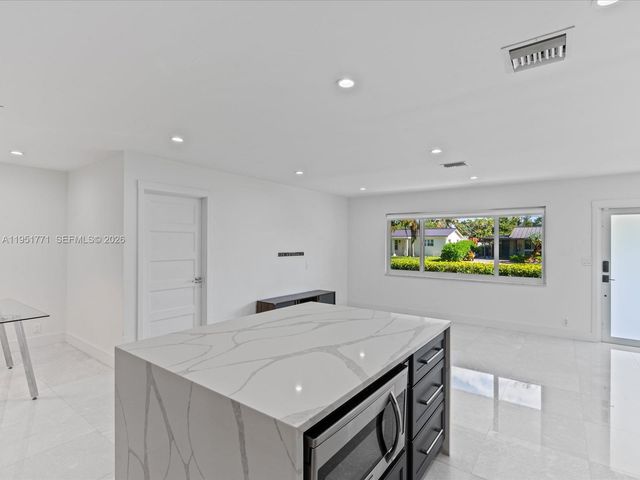 2014 N 31st Ct, Hollywood, FL 33021