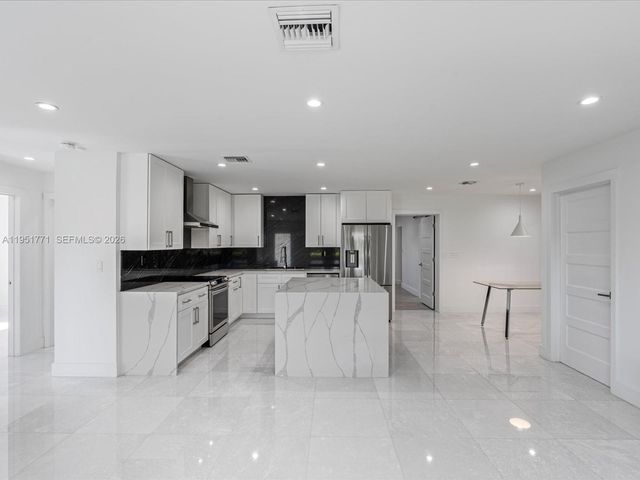 2014 N 31st Ct, Hollywood, FL 33021